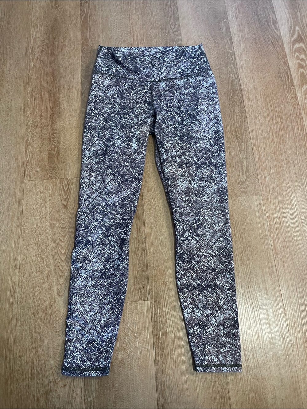 Fabletics Woman’s Speckled High-Waist Leggings - Black & White